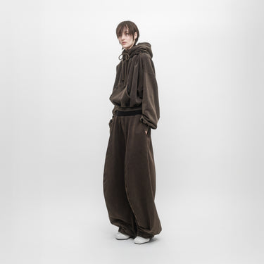 KNEE SHAPE SWEATPANTS