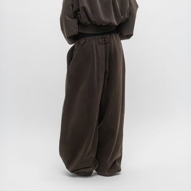 KNEE SHAPE SWEATPANTS