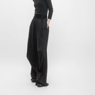 KNEE SHAPE TAILORED PANTS