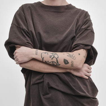 SUSPENDED MOVEMENT SHORT-SLEEVE TEE SHIRT